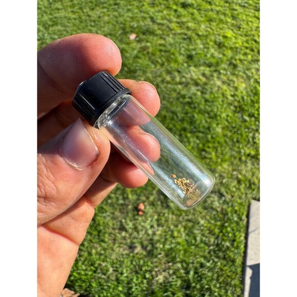 0.10 grams of Alaska Gold Flakes in Jar - Picture 5 of 9